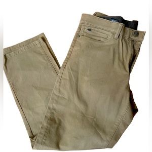 English Laundry Men’s Straight Leg chinos and khakis